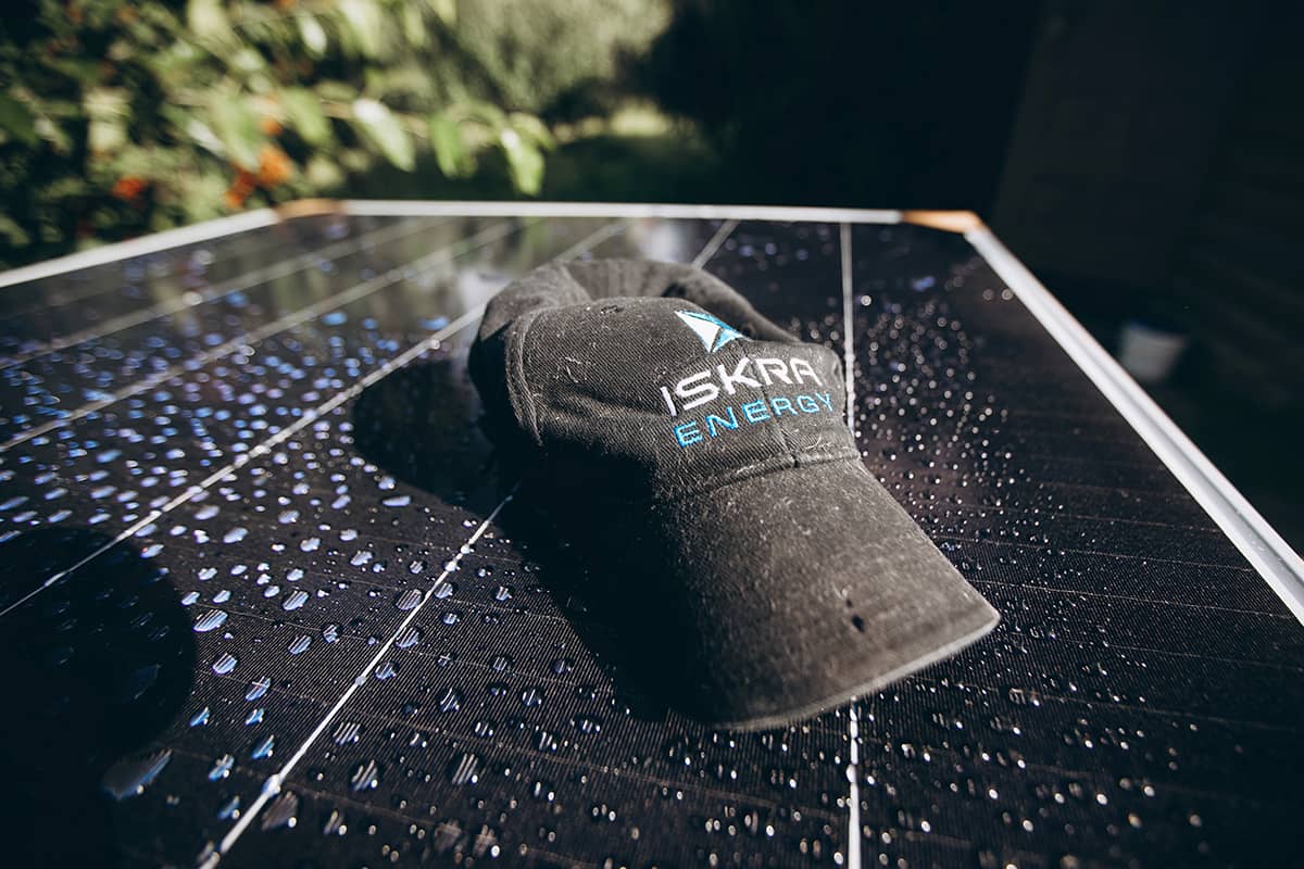 Елемент уніформи співробітників монтажного відділу підприємства з будівництва СЕС