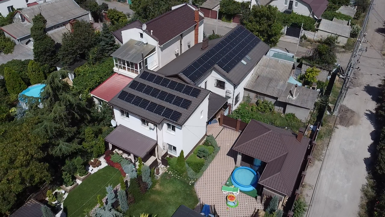 Гибридная солнечная станция мощностью 21 кВт для частного дома