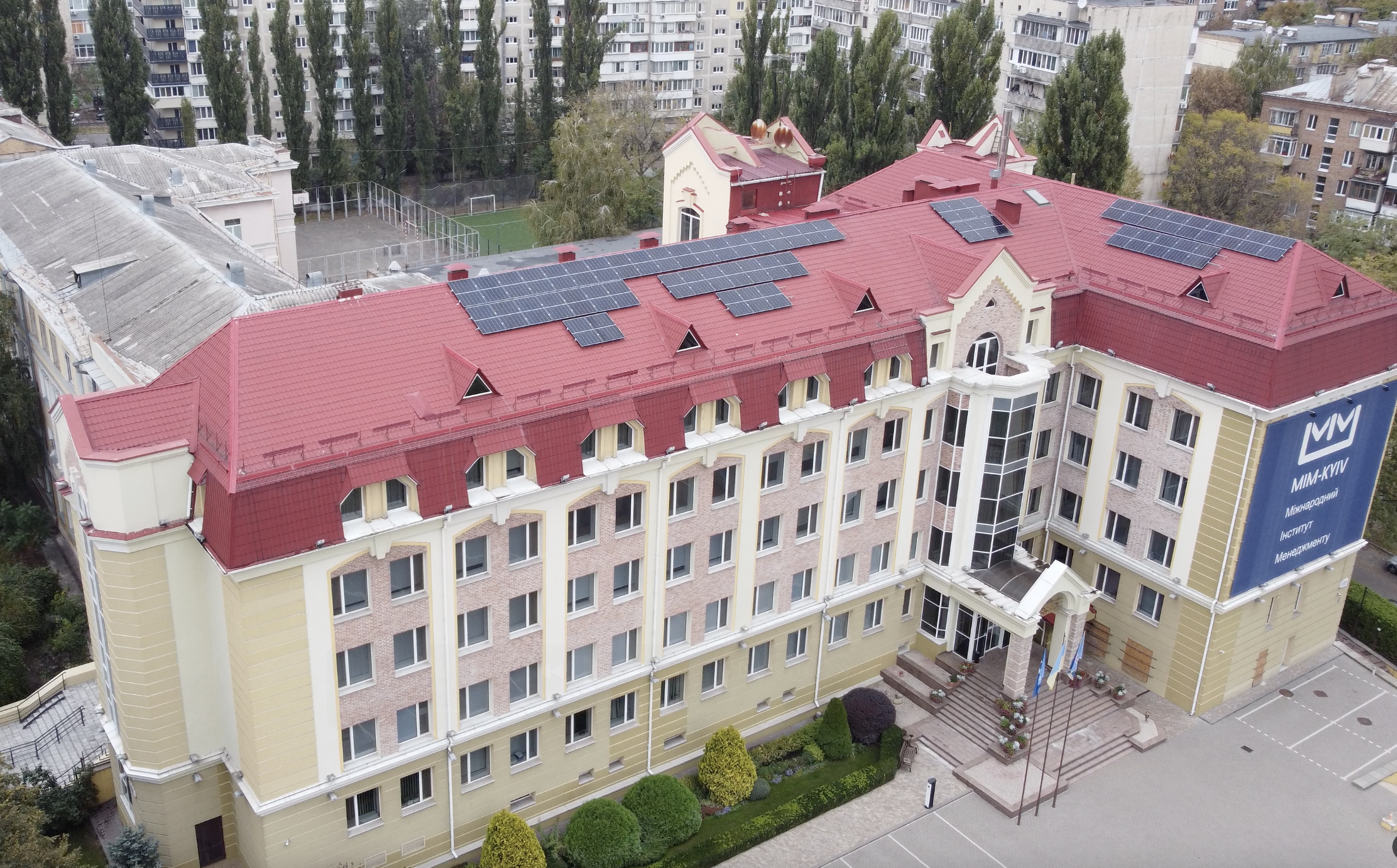 Гибридная солнечная станция для бизнес-школы МИМ (Международный Институт Менеджмента) 